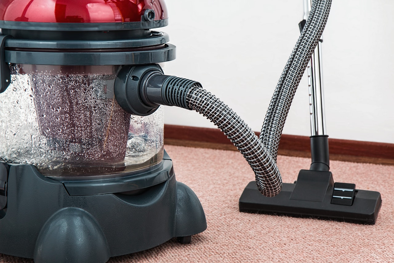 a vacuum cleaner with big cylinder